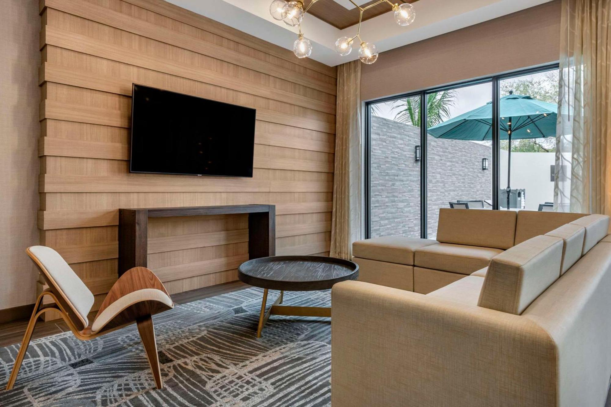 Comfort Suites Stuart-Hutchinson Island Exterior photo